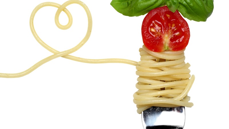 Immagine Di Forchetta Con Spaghetto Che Si Allunga A Formare Un Cuore E Pomodorino Alla Punta Della Forchetta